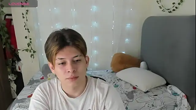 Snapshot of Felix_kitty chatting on November 29, 2025, 7:28 pm Felix kitty online show from November 29, 2025, 7:28 pm