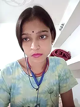 Mohnicute online show from May 3, 2026, 5:52 pm