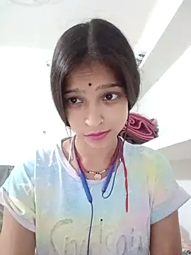 Mohnicute online show from May 5, 2026, 11:02 pm