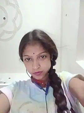 Mohnicute online show from June 12, 2026, 6:40 pm