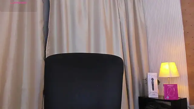 Snapshot of cleeo_nile chatting on December 17, 2025, 5:13 am cleeo nile online show from December 17, 2025, 5:13 am