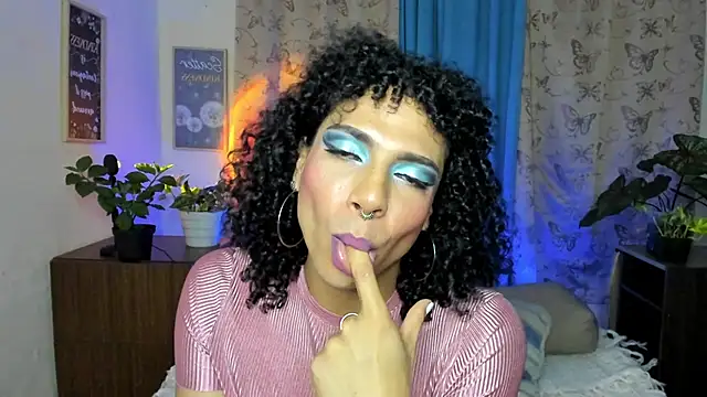 Snapshot of Angel_White25 chatting on November 29, 2025, 10:46 pm Angel White25 online show from November 29, 2025, 10:46 pm