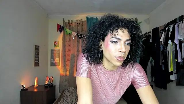 Snapshot of Angel_White25 chatting on June 18, 2026, 2:45 am Angel White25 online show from June 18, 2026, 2:45 am
