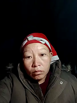 girl-hot2x online show from December 19, 2025, 7:32 pm