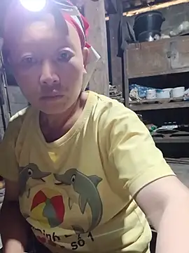 girl-hot2x online show from June 11, 2026, 7:28 am