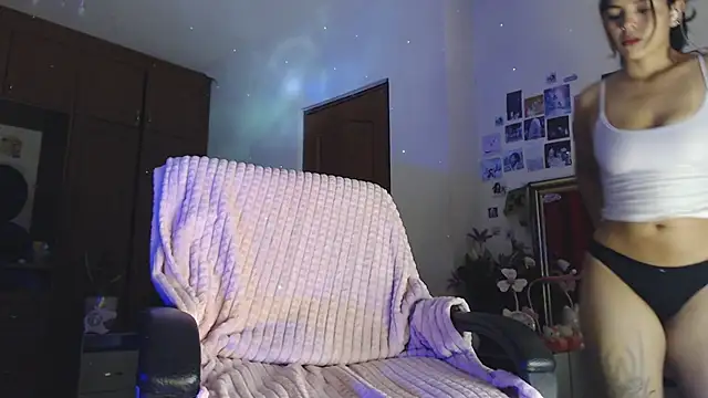 Mia Tylorr online show from November 13, 2025, 9:47 pm