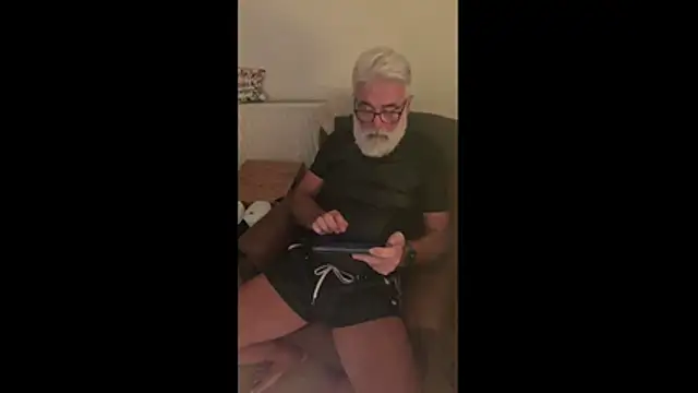 Snapshot of LeatherSdaddy chatting on December 1, 2025, 7:08 pm LeatherSdaddy online show from December 1, 2025, 7:08 pm