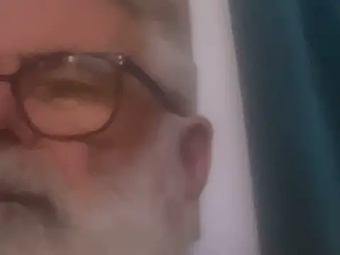 Snapshot of LeatherSdaddy chatting on December 4, 2025, 6:38 pm LeatherSdaddy online show from December 4, 2025, 6:38 pm