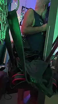 Snapshot of LeatherSdaddy chatting on December 17, 2025, 11:16 am LeatherSdaddy online show from December 17, 2025, 11:16 am