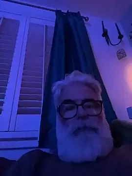 Snapshot of LeatherSdaddy chatting on December 19, 2025, 4:47 pm LeatherSdaddy online show from December 19, 2025, 4:47 pm