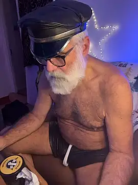 Snapshot of LeatherSdaddy chatting on December 21, 2025, 3:46 am LeatherSdaddy online show from December 21, 2025, 3:46 am