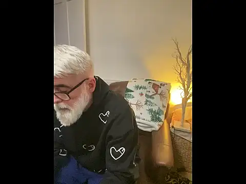 Snapshot of LeatherSdaddy chatting on January 5, 2026, 5:38 pm LeatherSdaddy online show from January 5, 2026, 5:38 pm