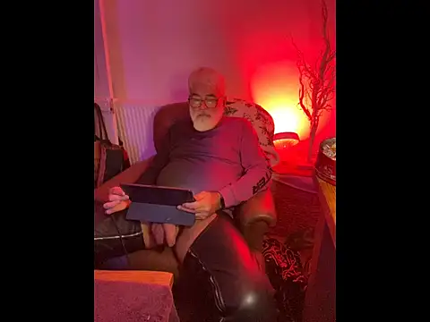 Snapshot of LeatherSdaddy chatting on January 6, 2026, 5:49 pm LeatherSdaddy online show from January 6, 2026, 5:49 pm