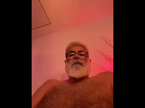 Snapshot of LeatherSdaddy chatting on January 7, 2026, 5:54 am LeatherSdaddy online show from January 7, 2026, 5:54 am