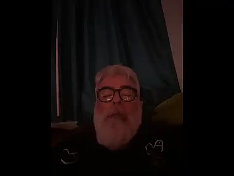 Snapshot of LeatherSdaddy chatting on January 7, 2026, 9:28 pm LeatherSdaddy online show from January 7, 2026, 9:28 pm