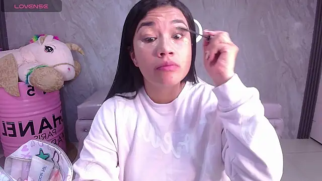 Snapshot of Violetta_jhonson_a chatting on November 20, 2025, 3:28 am Violetta jhonson a online show from November 20, 2025, 3:28 am