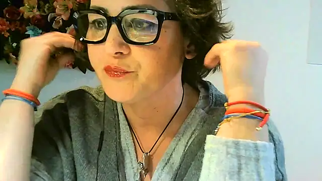 zaidapink1990 online show from March 11, 2026, 5:08 pm