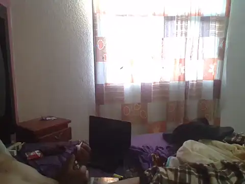 pareja4018 online show from November 15, 2025, 1:29 pm