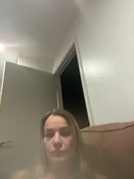 Cutebrowneyes  online show from December 19, 2025, 11:12 pm