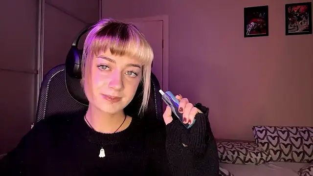 Snapshot of EmilySkyline chatting on November 13, 2025, 5:06 am EmilySkyline online show from November 13, 2025, 5:06 am