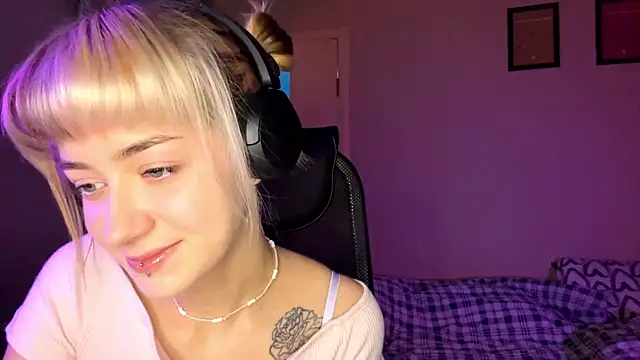 Snapshot of EmilySkyline chatting on November 19, 2025, 5:07 am EmilySkyline online show from November 19, 2025, 5:07 am