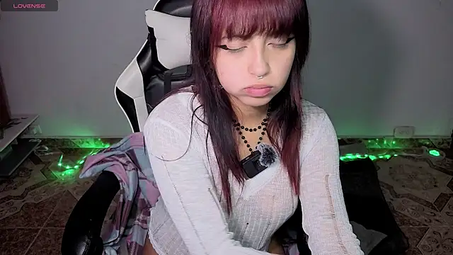 Melody Ghot online show from December 17, 2025, 2:12 pm