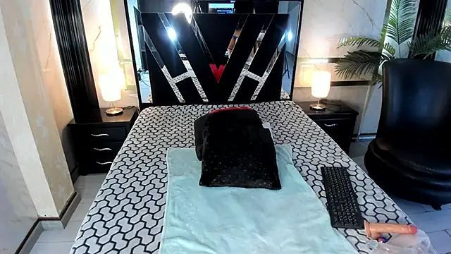 Lucy Vegas online show from December 3, 2025, 2:15 pm