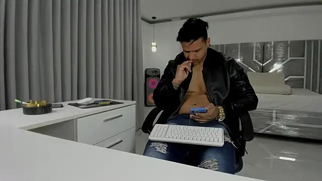 master leather online show from April 29, 2026, 3:49 pm