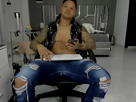 Snapshot of master_leather chatting on July 13, 2026, 3:59 pm master leather online show from July 13, 2026, 3:59 pm