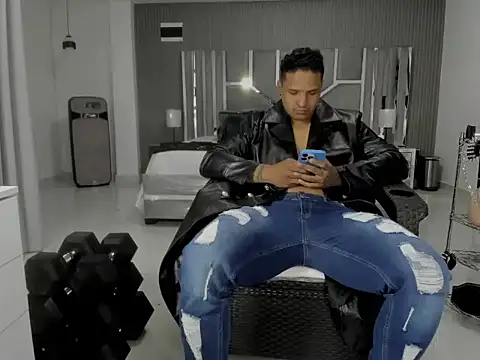 Snapshot of master_leather chatting on July 18, 2026, 6:34 pm master leather online show from July 18, 2026, 6:34 pm