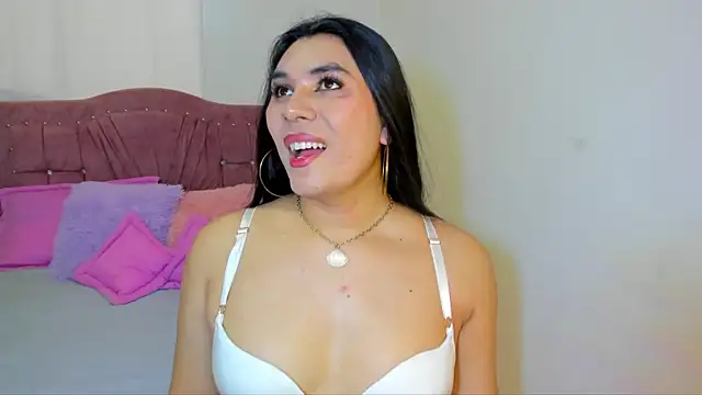 yourlatina emely online show from May 2, 2026, 8:03 pm