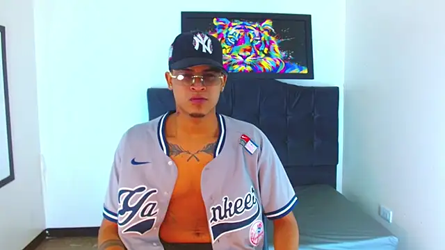 Isaacas  online show from November 25, 2025, 11:32 am