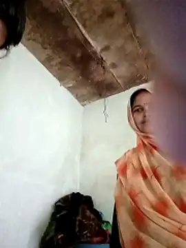 Snapshot of Hot_Love77 chatting on December 3, 2025, 5:48 am Hot Love77 online show from December 3, 2025, 5:48 am