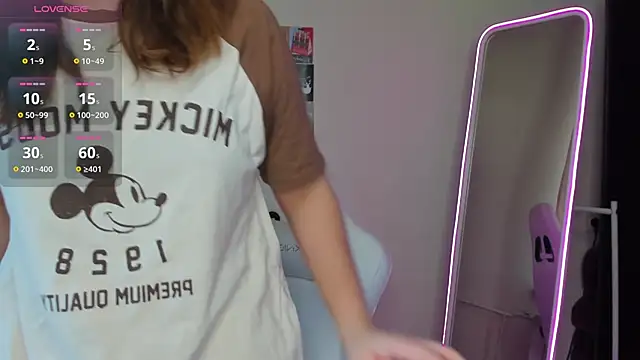 Snapshot of Anora_Miller chatting on December 5, 2025, 8:12 am Anora Miller online show from December 5, 2025, 8:12 am