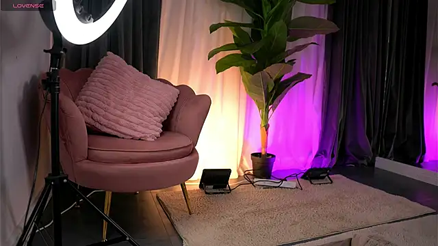 WendyyLuv online show from June 19, 2026, 8:23 pm