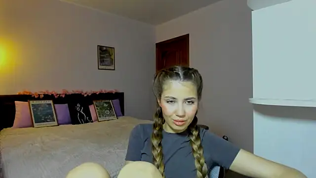 Snapshot of Aurora_Glow21 chatting on June 4, 2026, 4:29 am Aurora Glow21 online show from June 4, 2026, 4:29 am