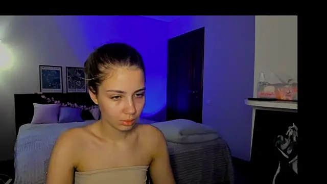 Snapshot of Aurora_Glow21 chatting on June 10, 2026, 4:23 am Aurora Glow21 online show from June 10, 2026, 4:23 am