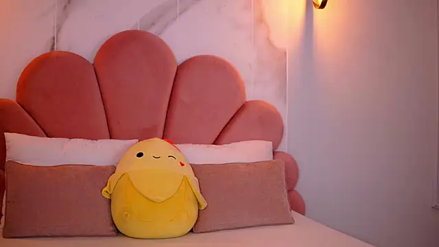 Snapshot of Scarlett_Veyra chatting on December 19, 2025, 7:04 am Scarlett Veyra online show from December 19, 2025, 7:04 am