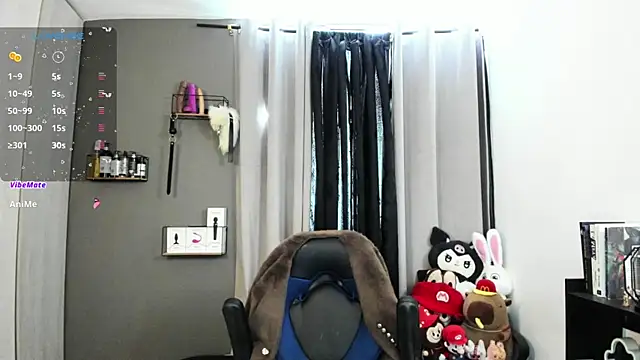 Charlott  V online show from July 23, 2026, 9:24 pm