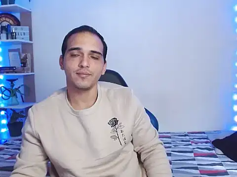 Snapshot of Maax30233 chatting on November 17, 2025, 4:57 pm Maax30233 online show from November 17, 2025, 4:57 pm