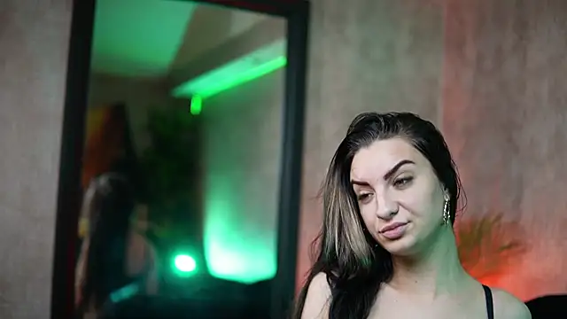 BikiJo online show from November 30, 2025, 7:07 pm