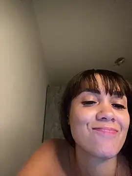 carolsapequinha online show from April 22, 2026, 1:41 am