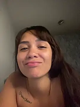 carolsapequinha online show from May 2, 2026, 4:06 am