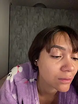 Snapshot of carolsapequinha chatting on May 14, 2026, 10:33 am carolsapequinha online show from May 14, 2026, 10:33 am
