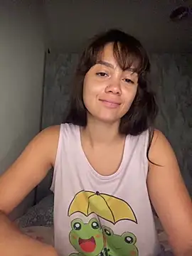 Snapshot of carolsapequinha chatting on May 18, 2026, 10:21 am carolsapequinha online show from May 18, 2026, 10:21 am
