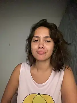 carolsapequinha online show from July 28, 2026, 1:43 pm
