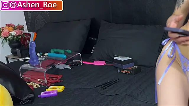 AshenRoe online show from April 30, 2026, 6:20 am