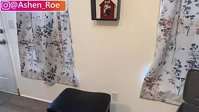 AshenRoe online show from May 3, 2026, 2:12 pm