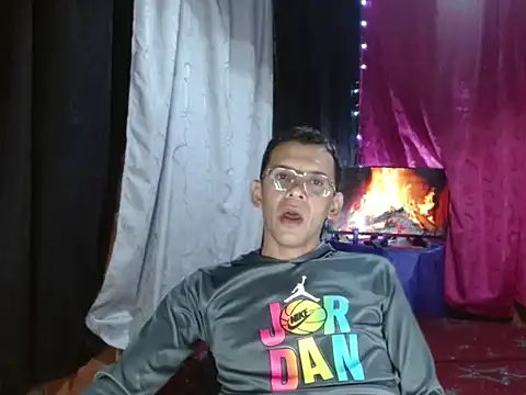 Snapshot of FANTASYBOYS11 chatting on November 22, 2025, 2:21 am FANTASYBOYS11 online show from November 22, 2025, 2:21 am