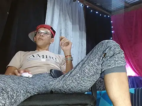 Snapshot of FANTASYBOYS11 chatting on November 26, 2025, 11:50 pm FANTASYBOYS11 online show from November 26, 2025, 11:50 pm